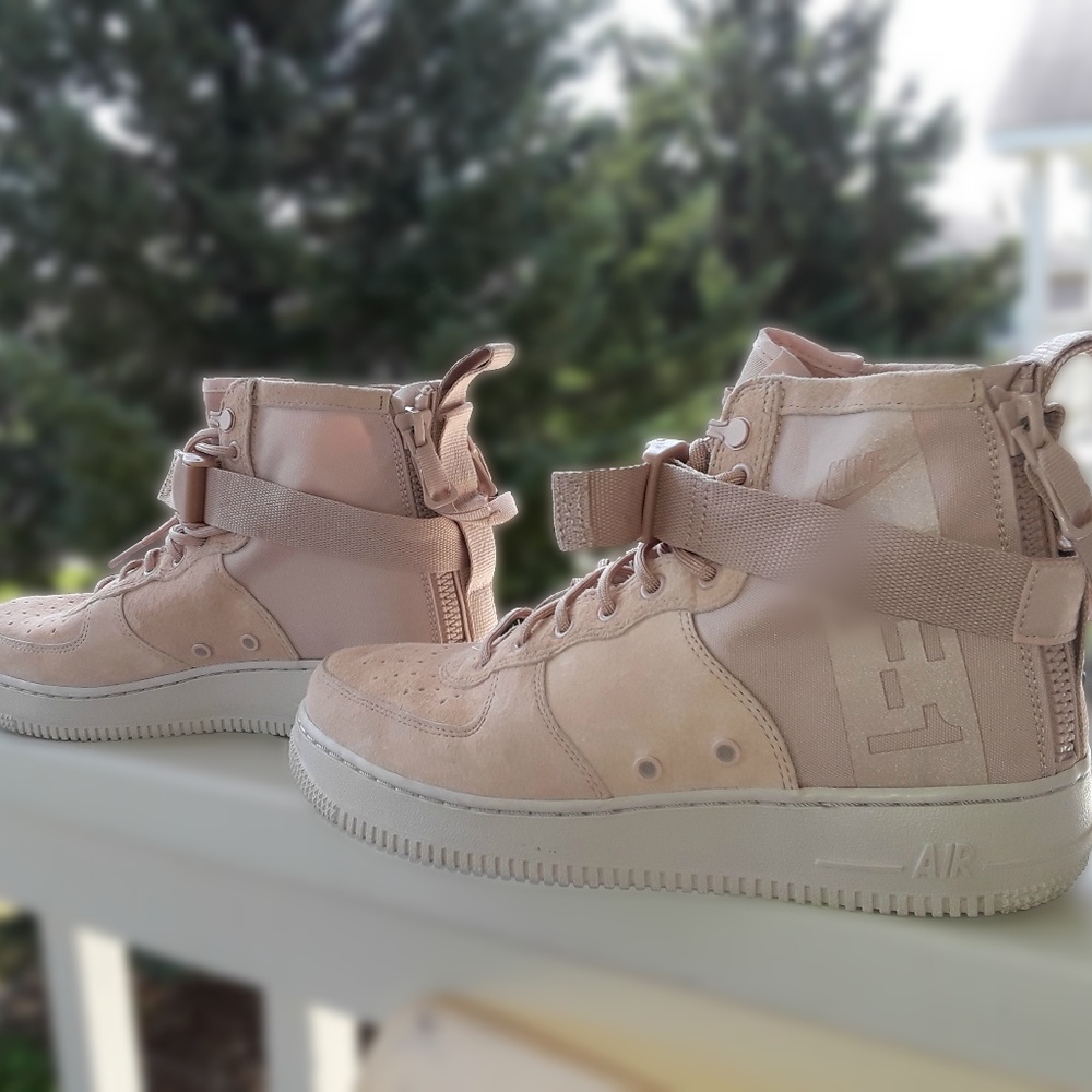 Nike Air Force 1/Women's 10